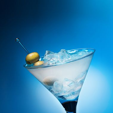 Cocktail Tutorial: How to Make a Classic Gin Martini