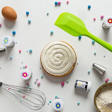 Culinary Tutorial: Piping Techniques to Decorate Your Cake